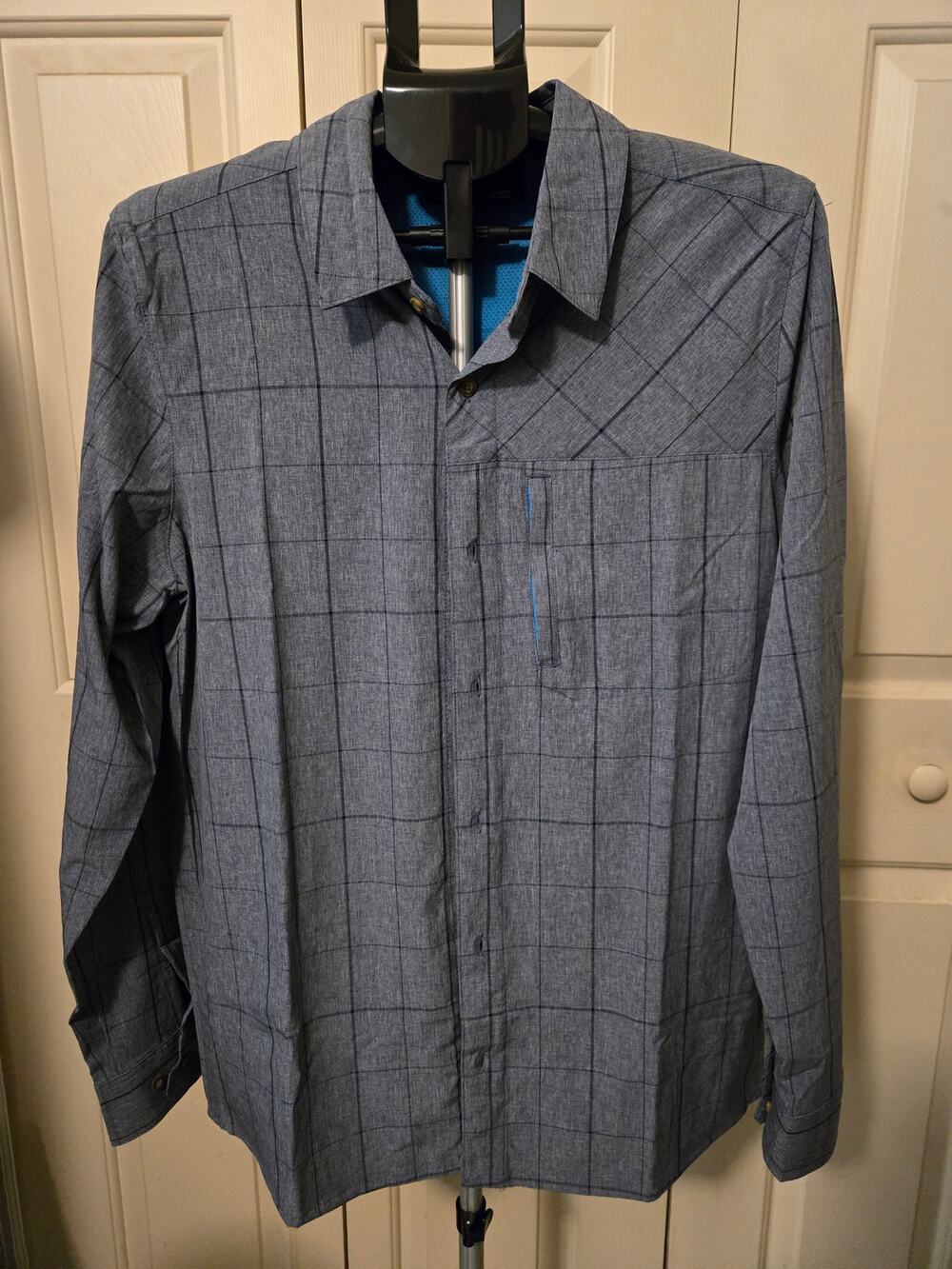 Avalanche Outdoor Supply Men's Medium Gray Plaid Stretch Button-Up Shirt